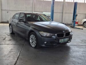 BMW 320i (F30)