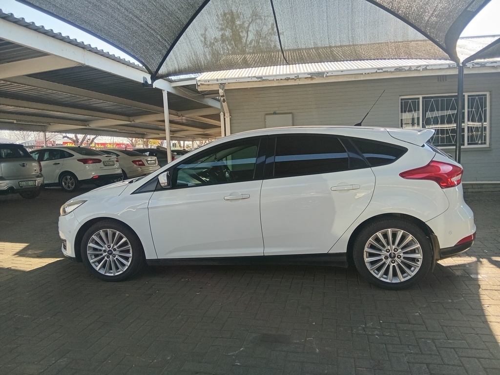 
								FORD FOCUS 1.0 ECOBOOST TREND 5Dr full									