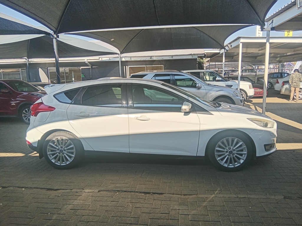 
								FORD FOCUS 1.0 ECOBOOST TREND 5Dr full									