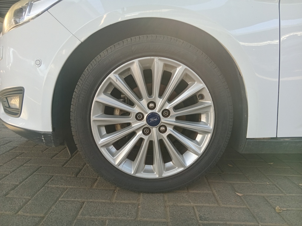 
								FORD FOCUS 1.0 ECOBOOST TREND 5Dr full									