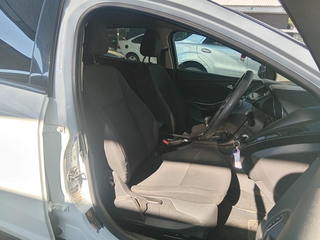 
								FORD FOCUS 1.0 ECOBOOST TREND 5Dr full									