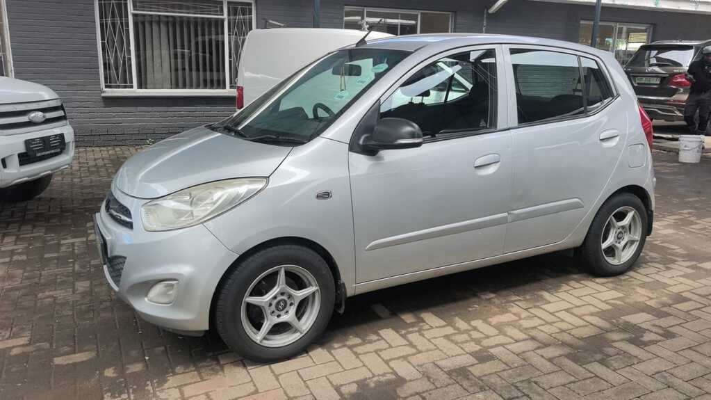 
								HYUNDAI i10 1.25 GLS/FLUID full									
