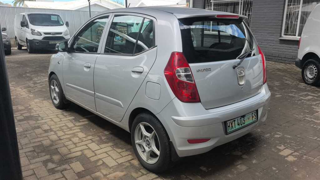 
								HYUNDAI i10 1.25 GLS/FLUID full									