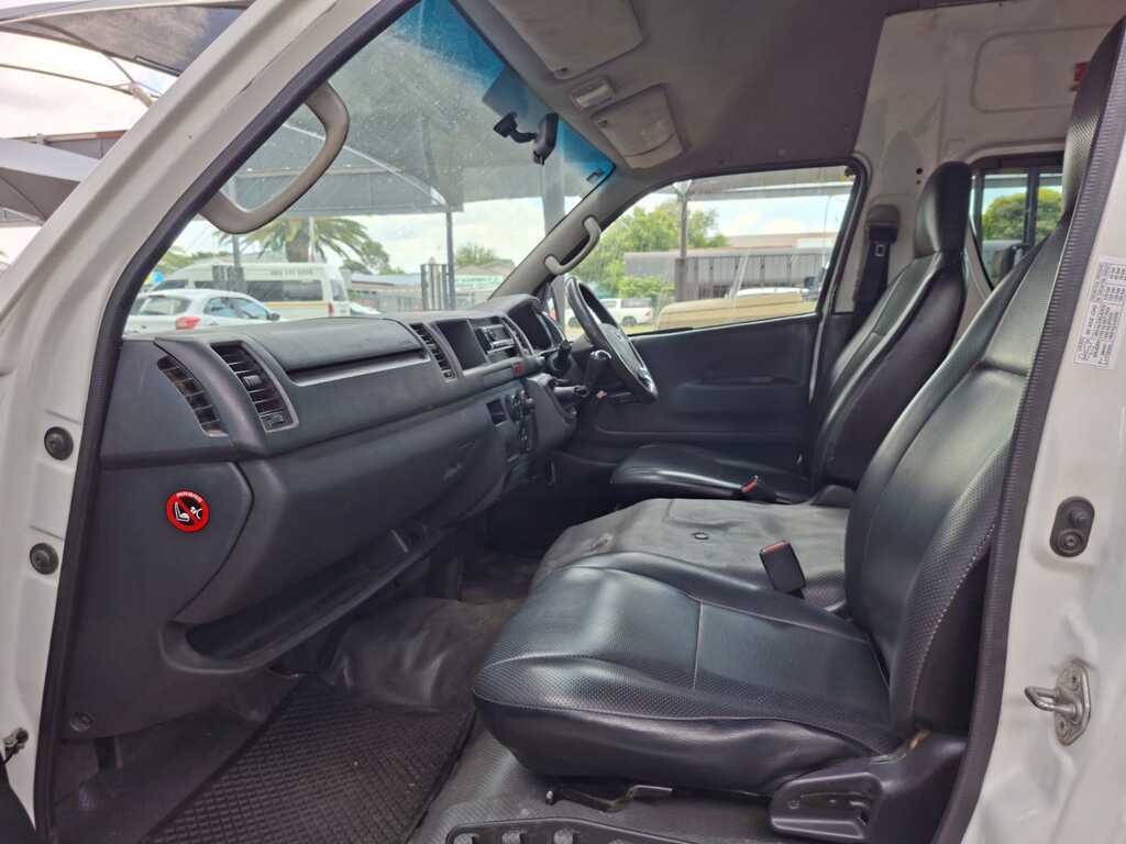 
								TOYOTA QUANTUM/HIACE 2.5 D-4D SESFIKILE 16s full									