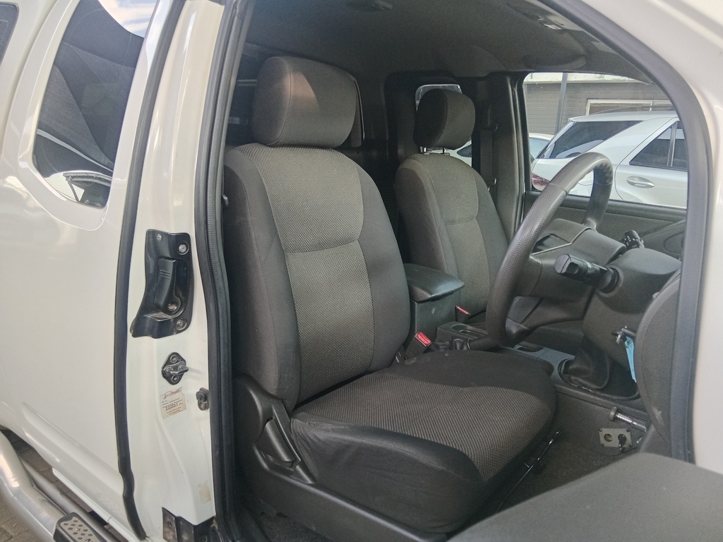 
								NISSAN NAVARA 2.5 dCi XE K/CAB 4X4 P/U S/C full									