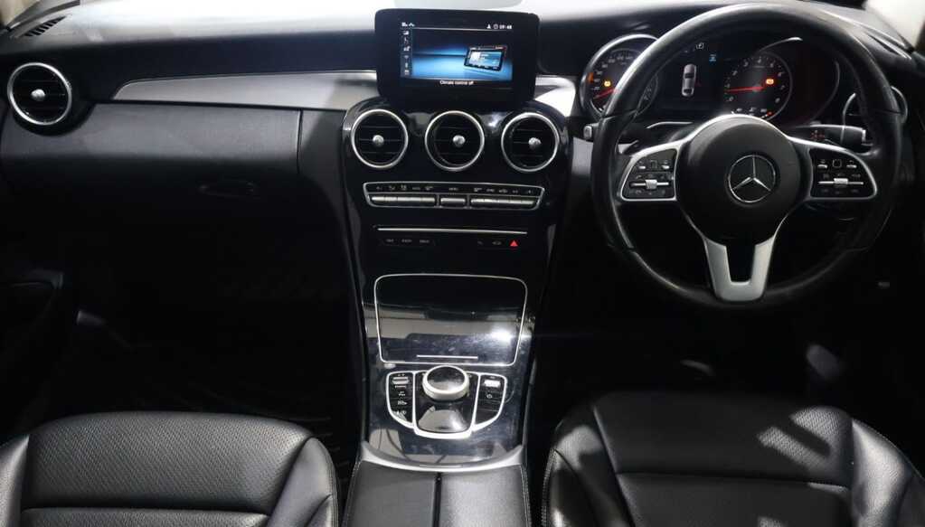 
								MERCEDES-BENZ C180 A/T full									
