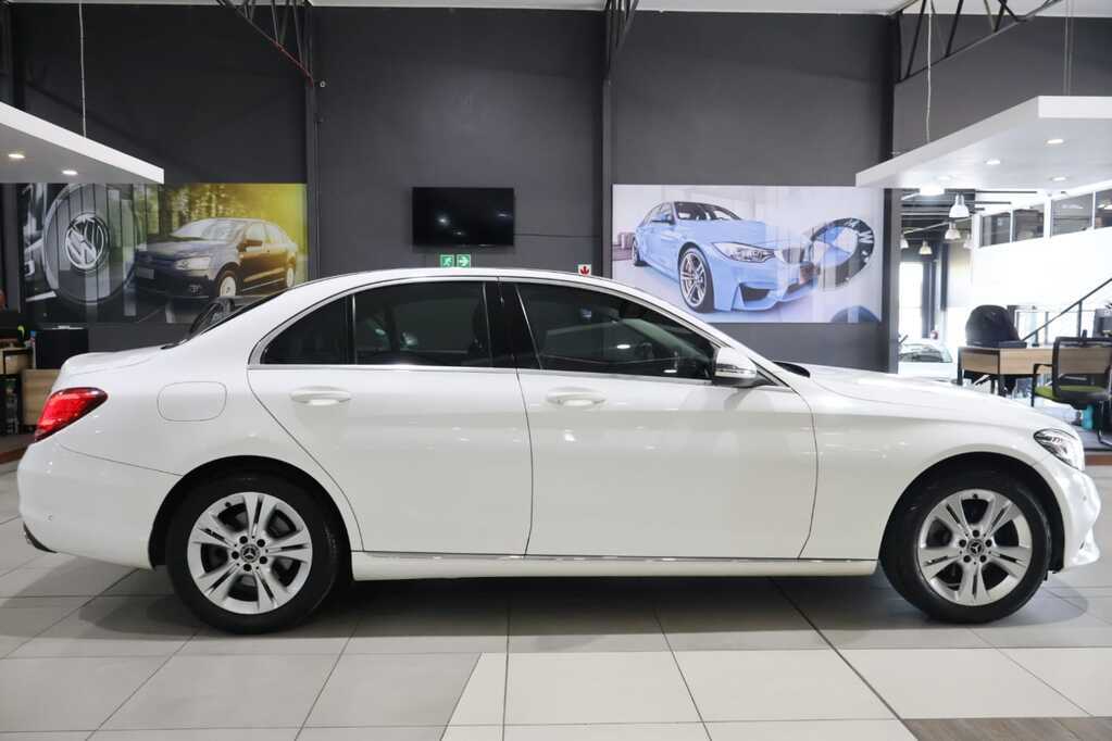 
								MERCEDES-BENZ C180 A/T full									
