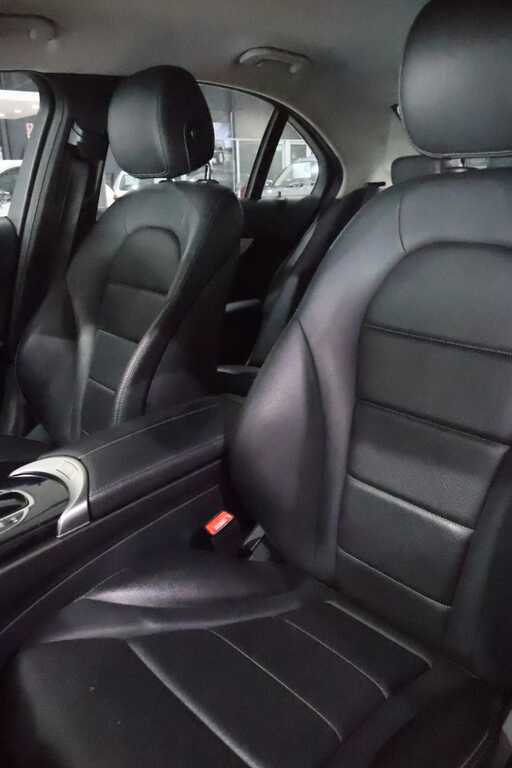 
								MERCEDES-BENZ C180 A/T full									