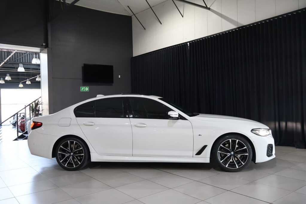 
								BMW 520d M SPORT A/T (G30) full									