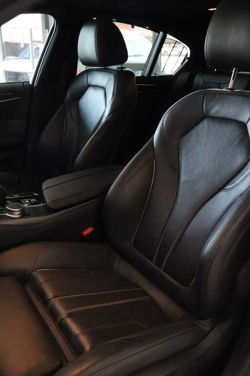 
								BMW 520d M SPORT A/T (G30) full									