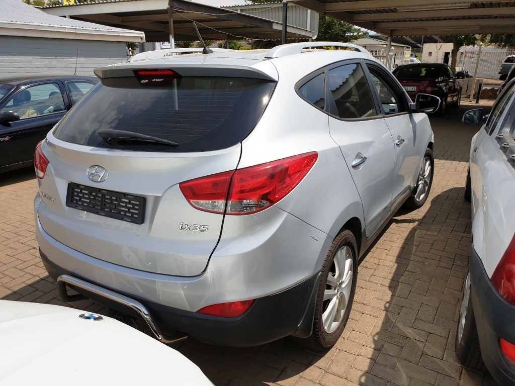 
								HYUNDAI iX35 2.0 GL/PREMIUM full									