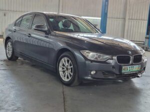 BMW 320i (F30)