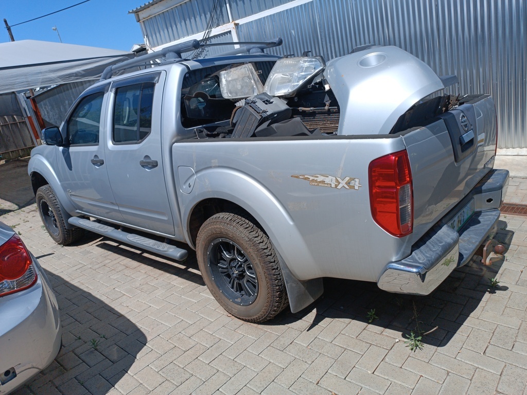 
								NISSAN NAVARA 3.0 dCi  LE A/T 4X4 P/U D/C full									