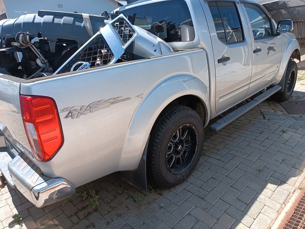 
								NISSAN NAVARA 3.0 dCi  LE A/T 4X4 P/U D/C full									