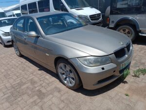 BMW 320i (E90)