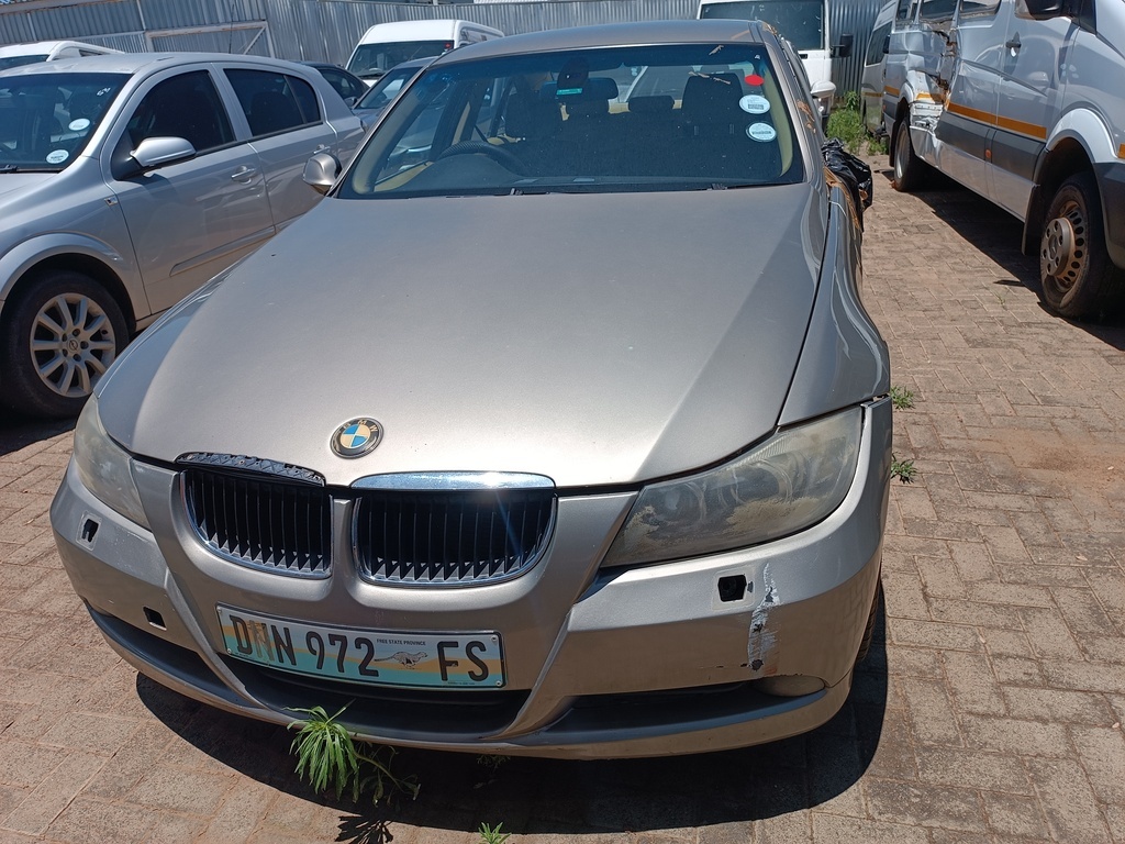 
								BMW 320i (E90) full									