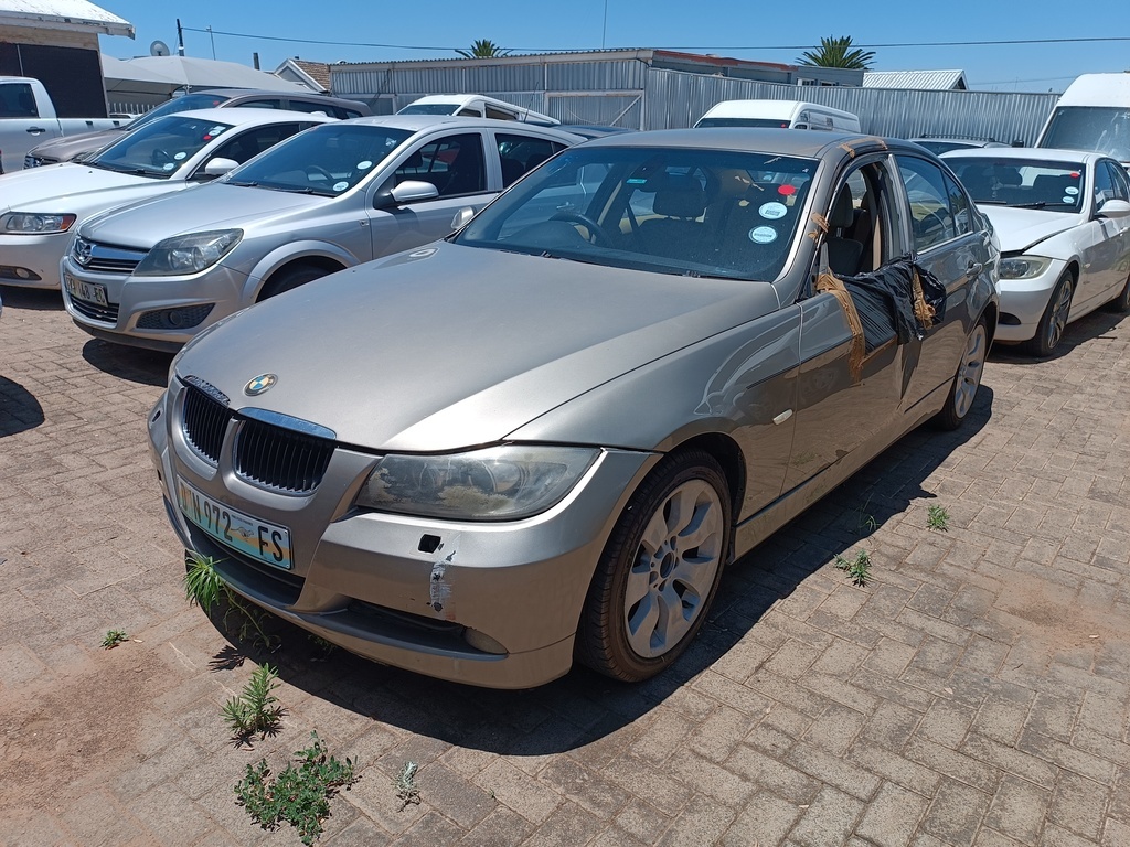 
								BMW 320i (E90) full									