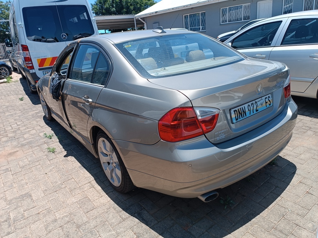 
								BMW 320i (E90) full									