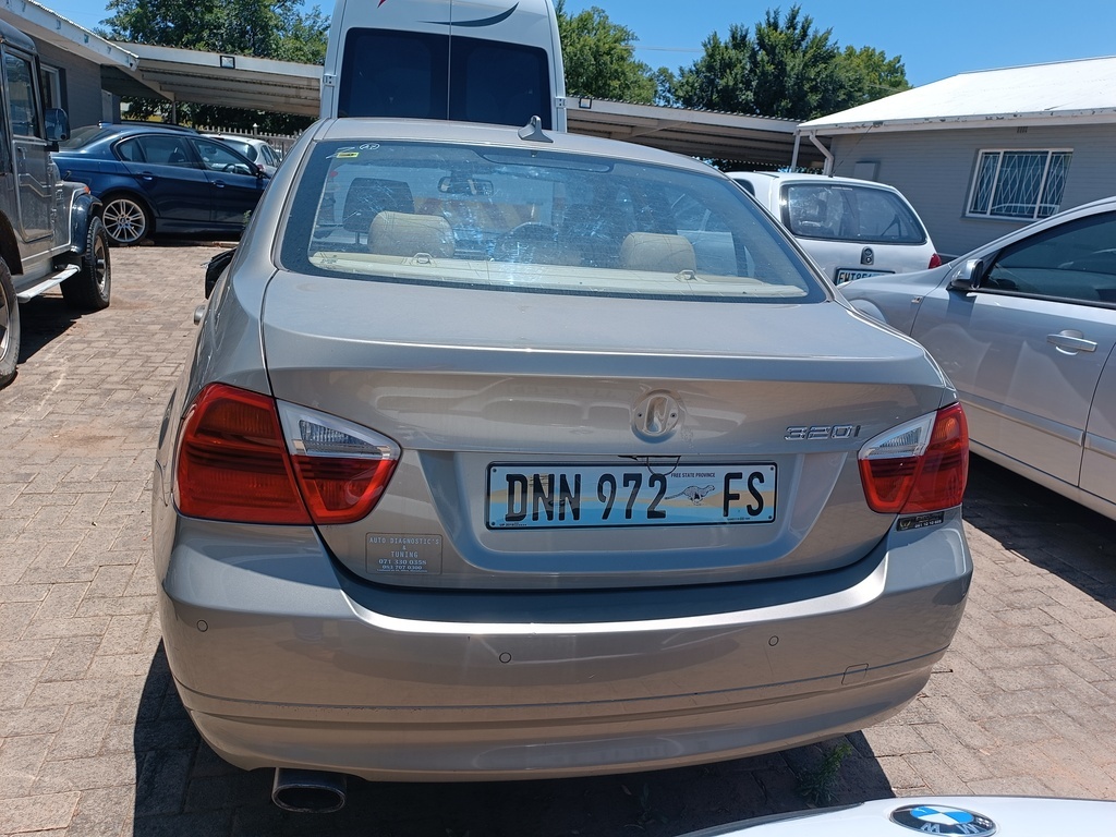 
								BMW 320i (E90) full									