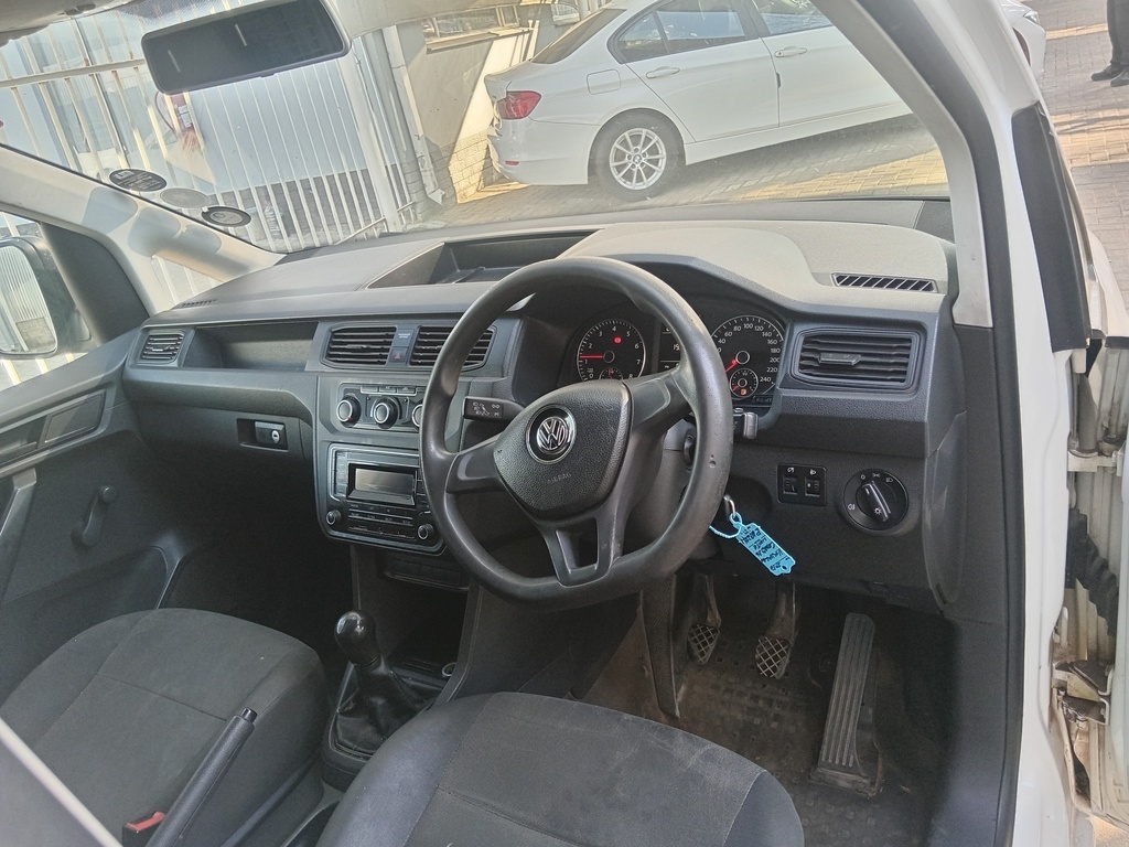
								VOLKSWAGEN CADDY4 1.6i (81KW) F/C P/V full									