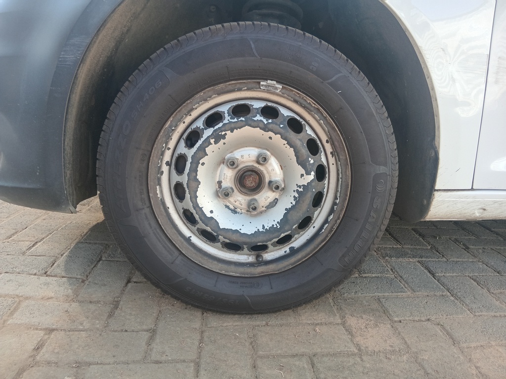 
								VOLKSWAGEN CADDY4 1.6i (81KW) F/C P/V full									