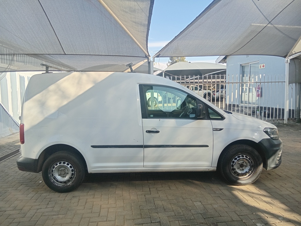 
								VOLKSWAGEN CADDY4 1.6i (81KW) F/C P/V full									
