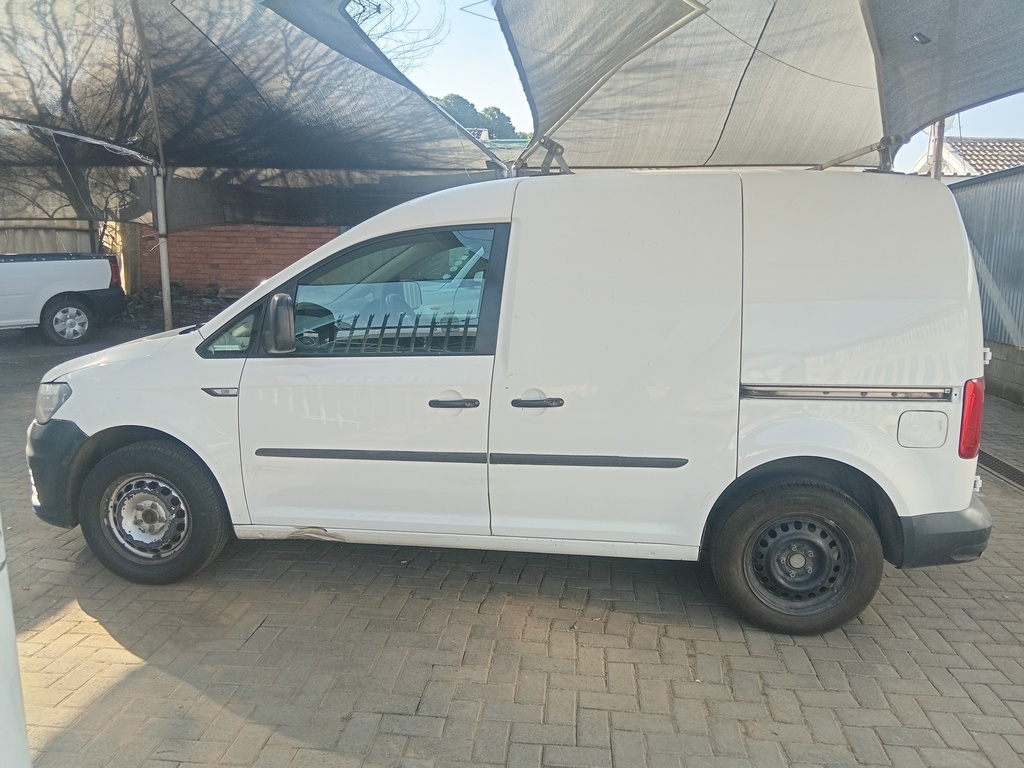 
								VOLKSWAGEN CADDY4 1.6i (81KW) F/C P/V full									