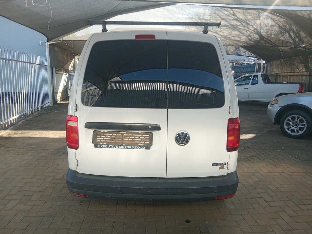 
								VOLKSWAGEN CADDY4 1.6i (81KW) F/C P/V full									