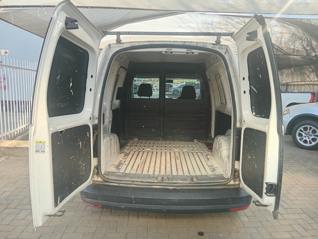 
								VOLKSWAGEN CADDY4 1.6i (81KW) F/C P/V full									