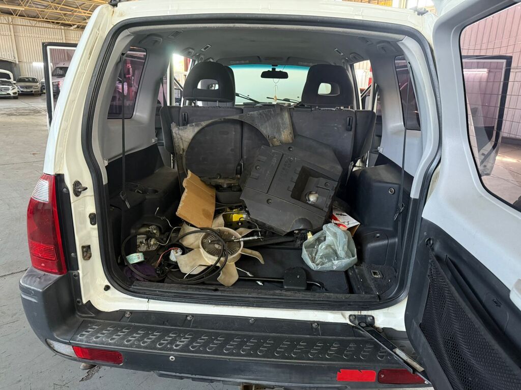 
								MITSUBISHI PAJERO 3.2 Di – Dc GLS A/T full									