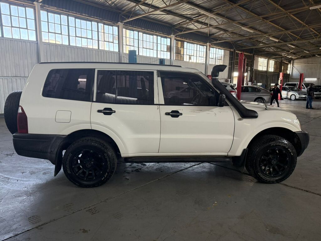 
								MITSUBISHI PAJERO 3.2 Di – Dc GLS A/T full									
