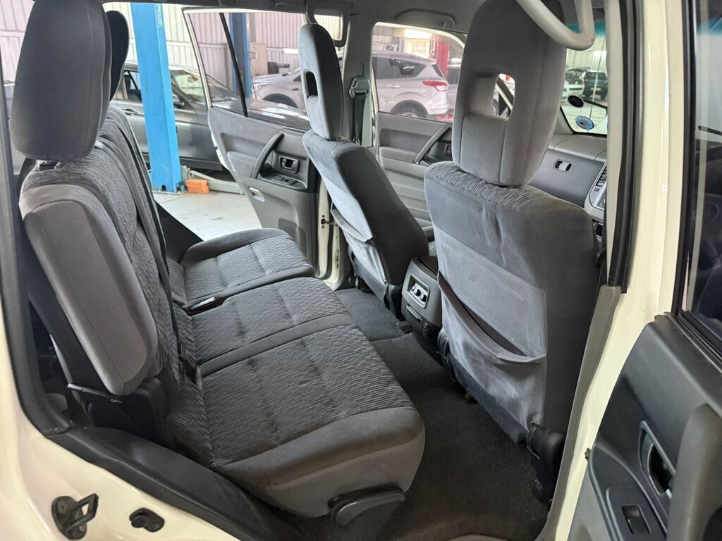 
								MITSUBISHI PAJERO 3.2 Di – Dc GLS A/T full									