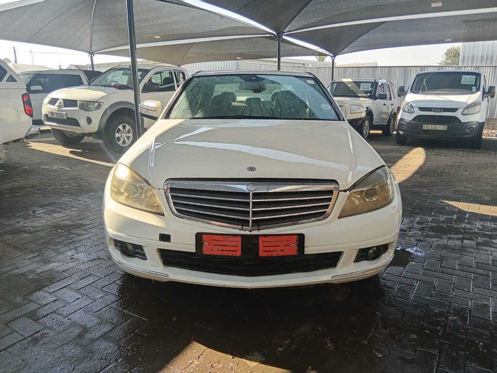 
								MERCEDES-BENZ C180K CLASSIC full									