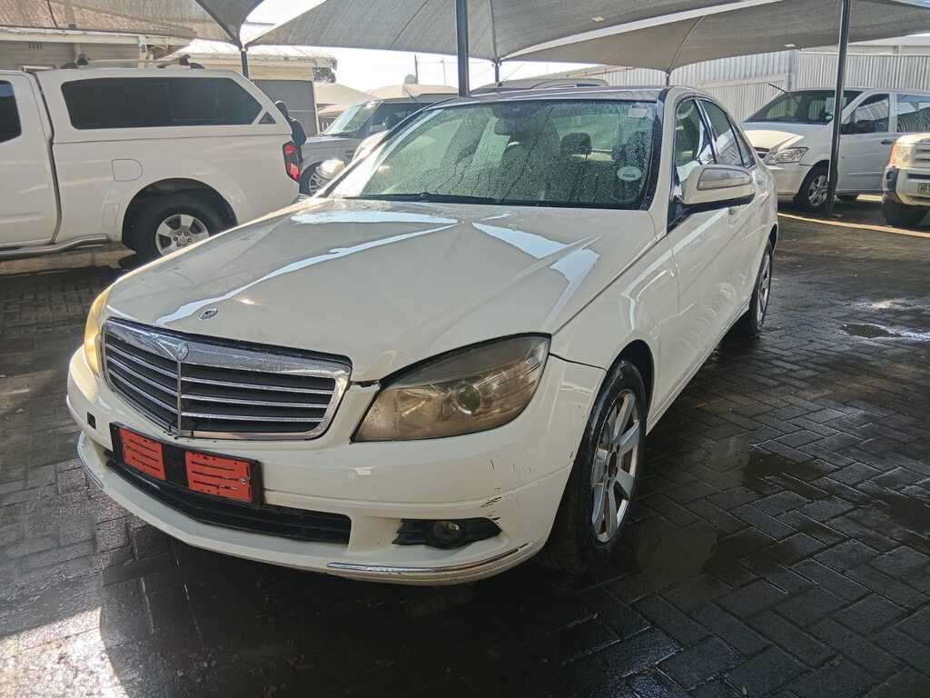 
								MERCEDES-BENZ C180K CLASSIC full									