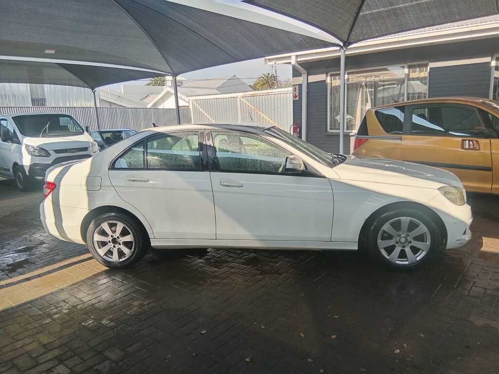 
								MERCEDES-BENZ C180K CLASSIC full									