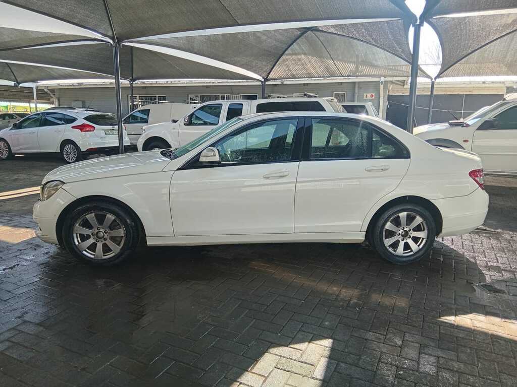 
								MERCEDES-BENZ C180K CLASSIC full									