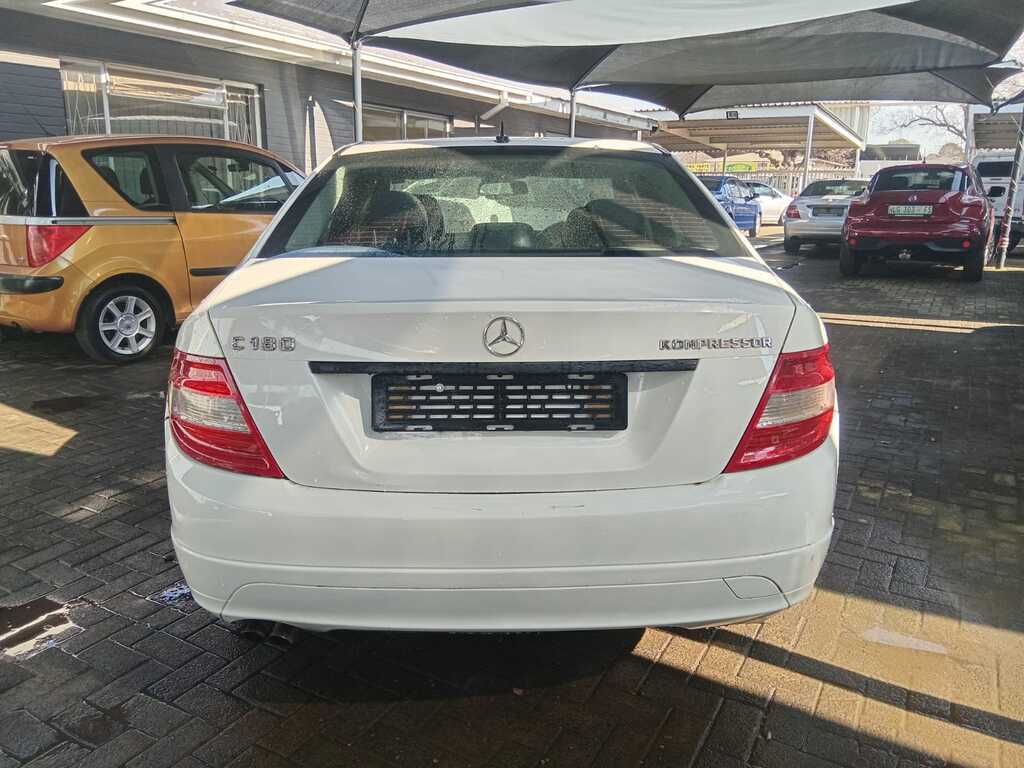 
								MERCEDES-BENZ C180K CLASSIC full									