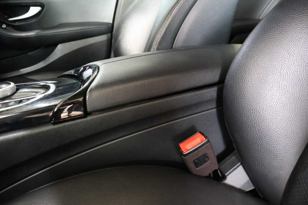 
								MERCEDES-BENZ C180 A/T full									