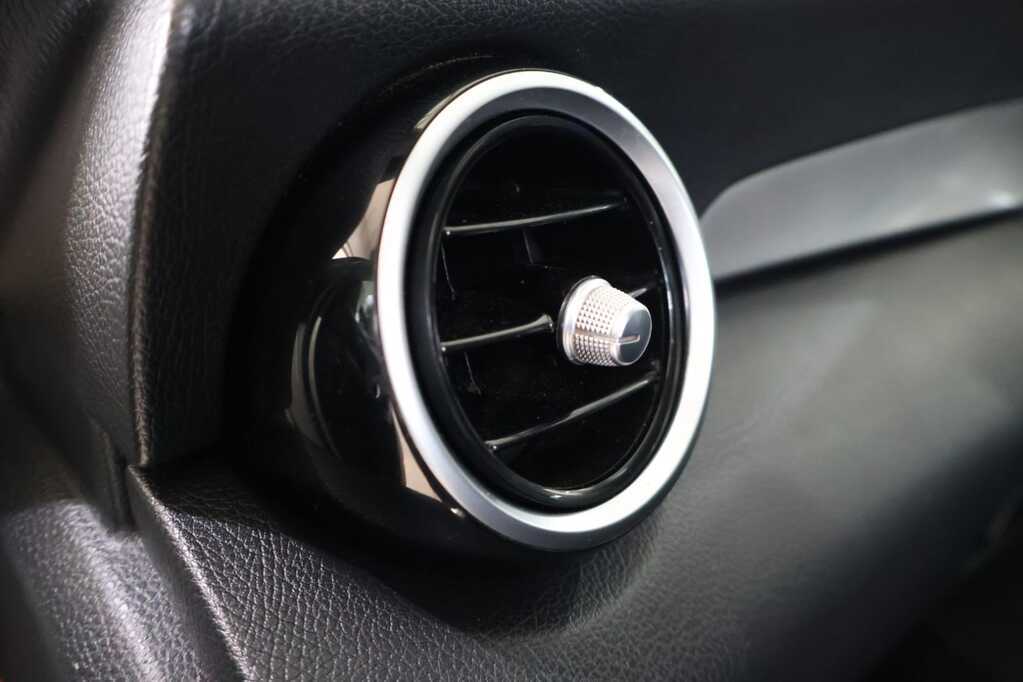 
								MERCEDES-BENZ C180 A/T full									