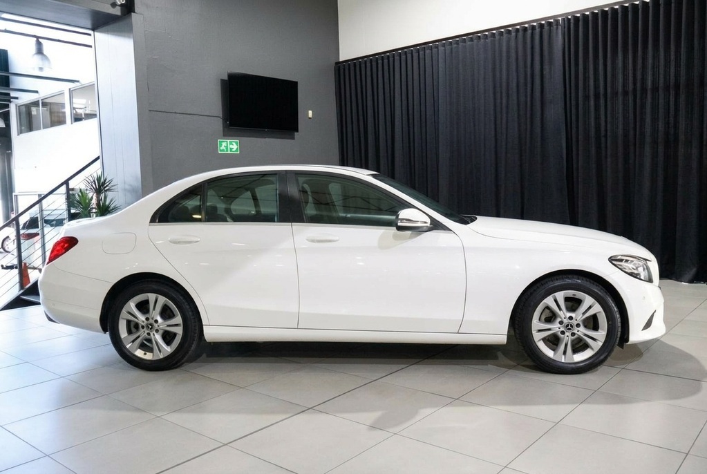 
								MERCEDES-BENZ C180 A/T full									