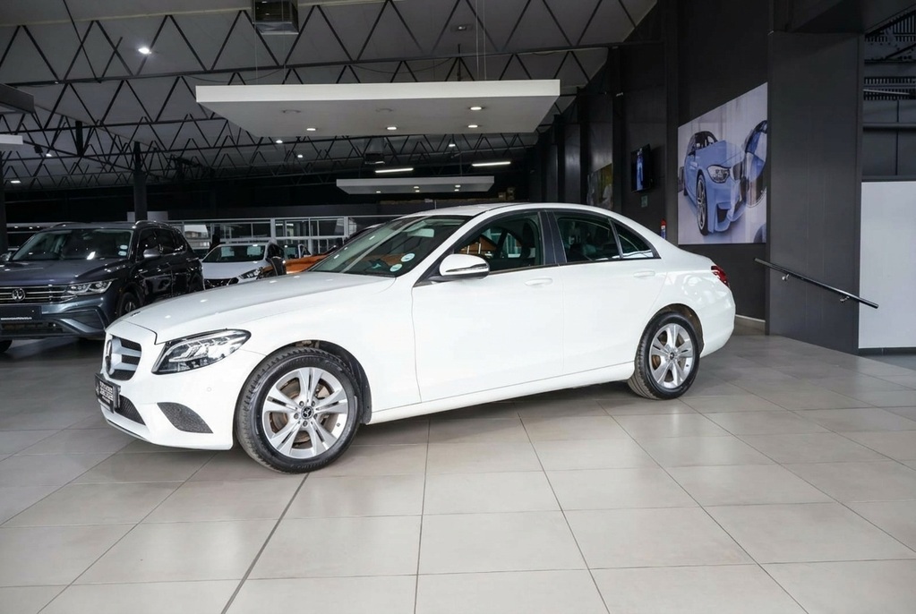 
								MERCEDES-BENZ C180 A/T full									