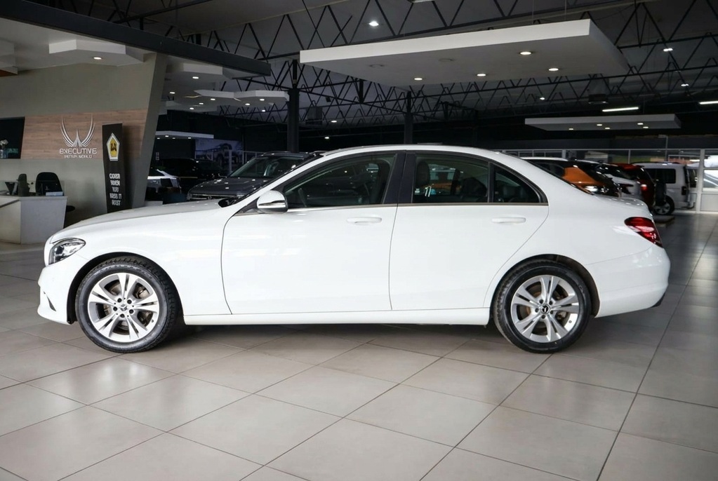 
								MERCEDES-BENZ C180 A/T full									