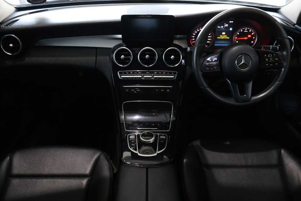 
								MERCEDES-BENZ C180 A/T full									