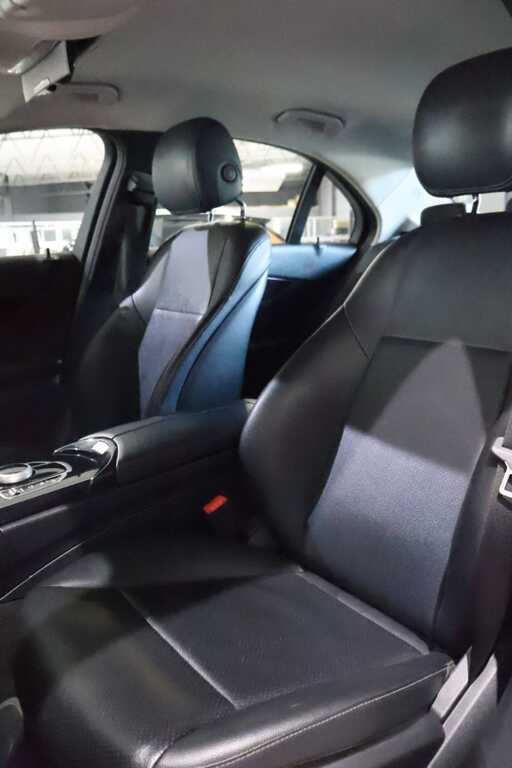 
								MERCEDES-BENZ C180 A/T full									