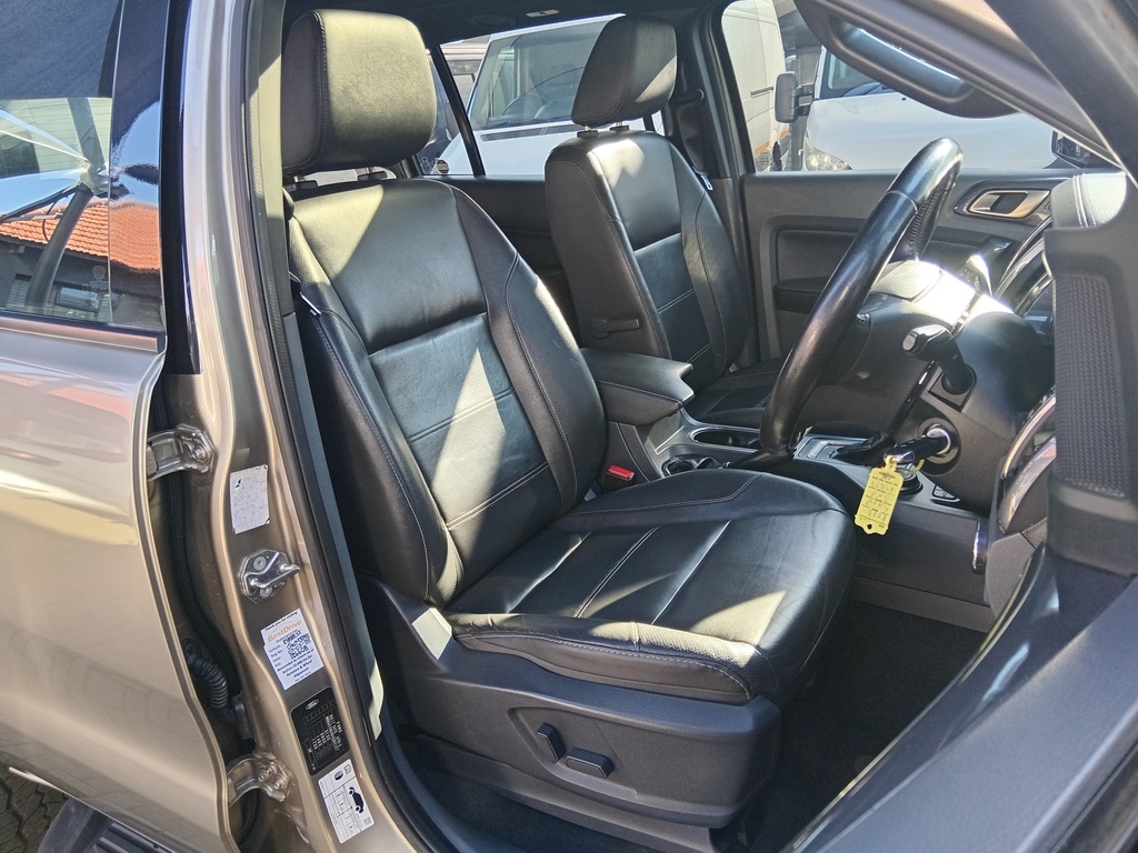
								FORD EVEREST 3.2 TDCi LTD 4X4 A/T full									