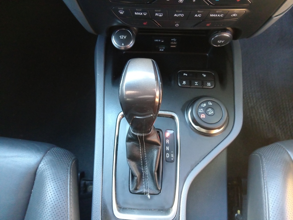 
								FORD EVEREST 3.2 TDCi LTD 4X4 A/T full									