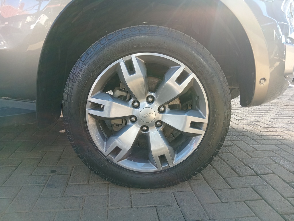 
								FORD EVEREST 3.2 TDCi LTD 4X4 A/T full									