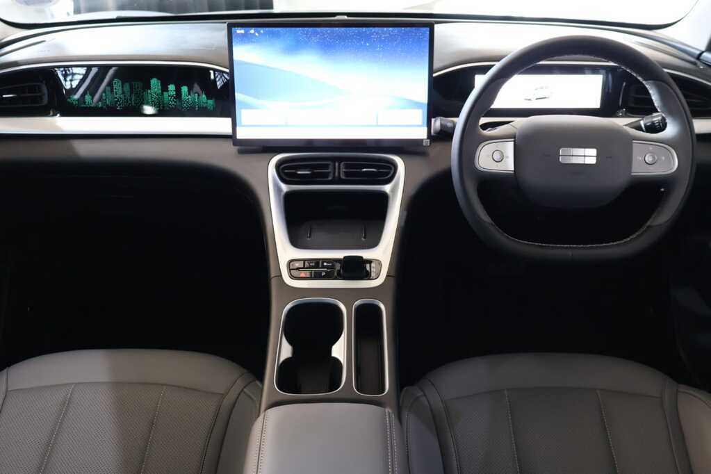 
								GEELY E2 APEX full									