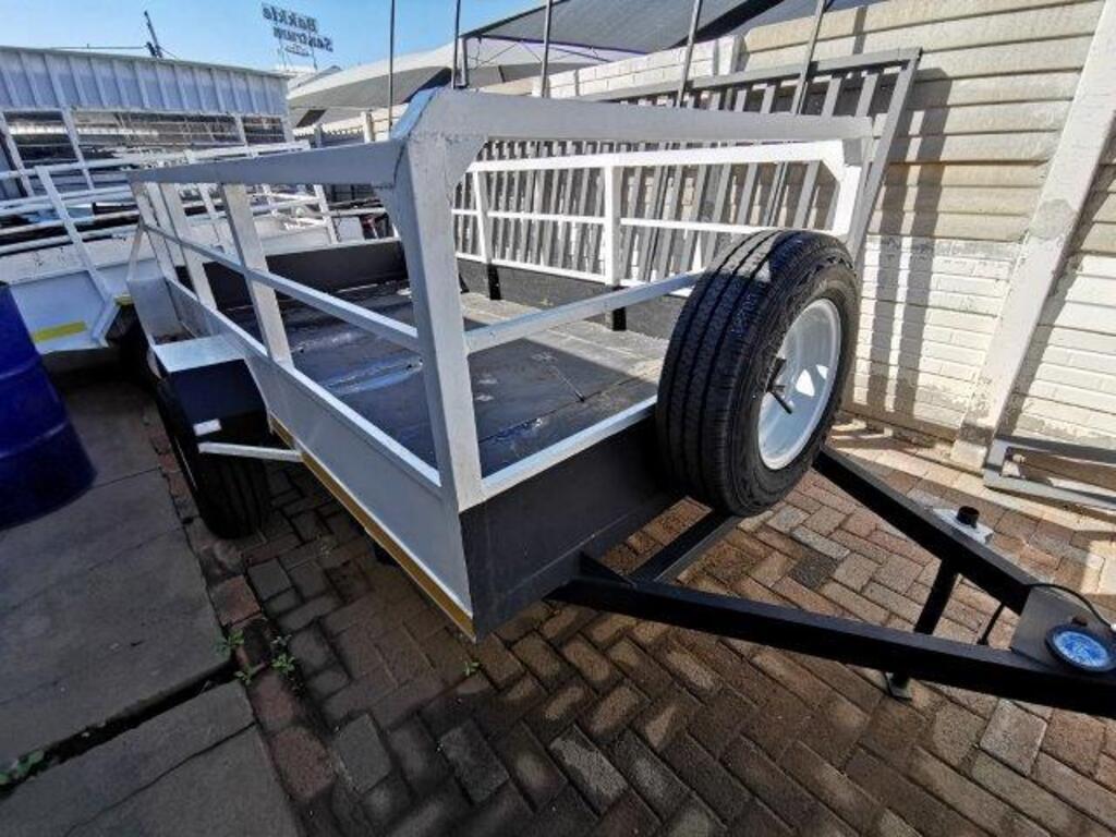 
								SPECIALITY Trailer Open with Rails full									